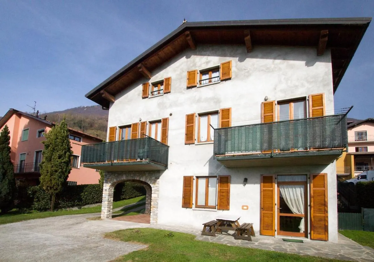 Guest House Il Nido Dello Svasso -Foresteria Lombarda- Sorico 0*,